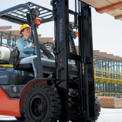Before you purchase a forklift, you should read this buying guide first.